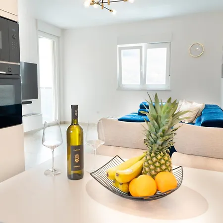 Apartment Pearl Podstrana